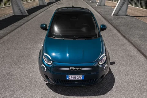 Fiat 500 500e 24kWh Action 2020 view 3