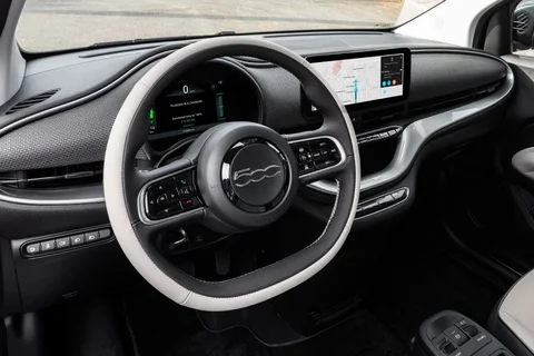 Fiat 500 500e 24kWh Action 2020 view 10
