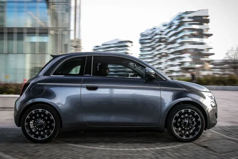Fiat 500 500eC 42kWh Red 2021 view 10