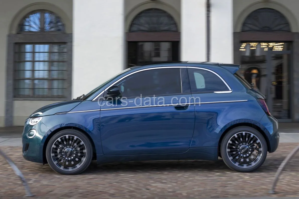 Fiat 500 Hybrid Icon 2025 front view