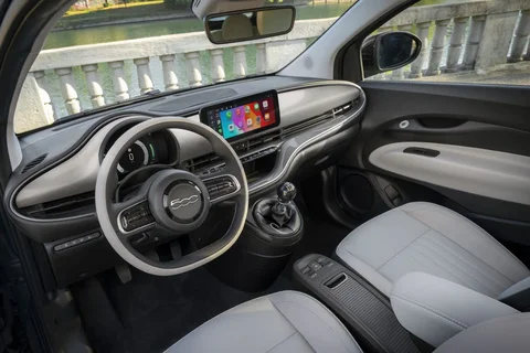 Fiat 500 Hybrid Icon 2025 view 12
