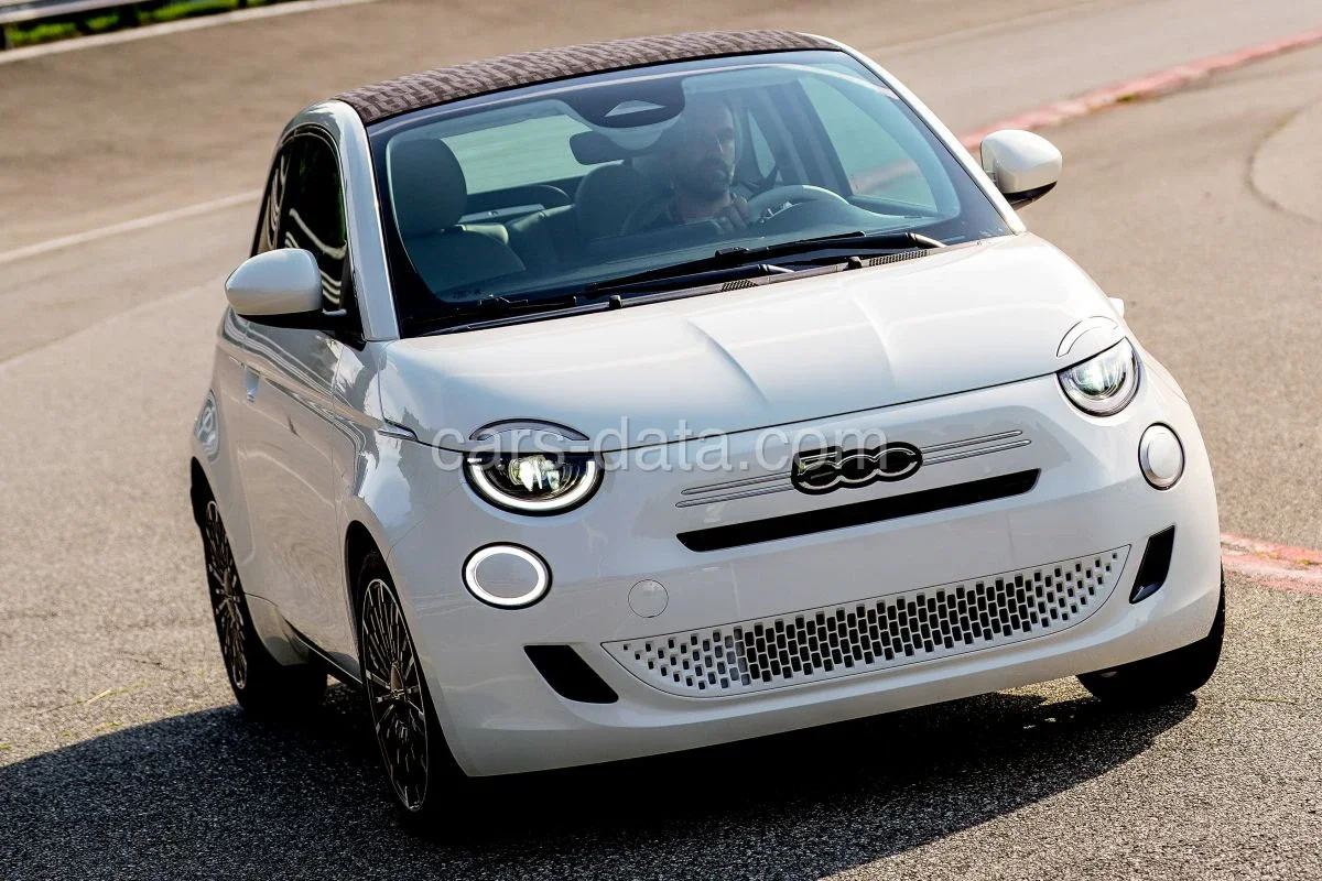 Fiat 500 Hybrid Cabrio Icon 2025 front view