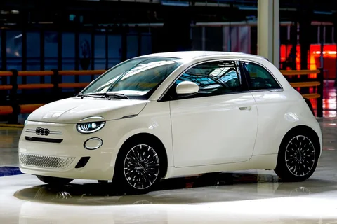 Fiat 500 Hybrid Cabrio Icon 2025 view 3