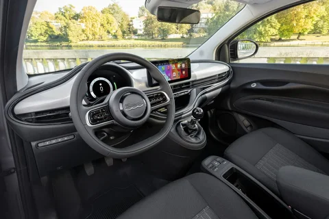 Fiat 500 Hybrid Cabrio Icon 2025 view 7