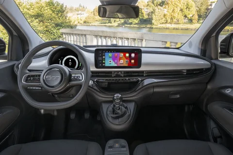 Fiat 500 Hybrid Cabrio Icon 2025 view 9