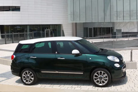 Fiat 500L Living 1.6 MultiJet 105 Easy 2013 view 5