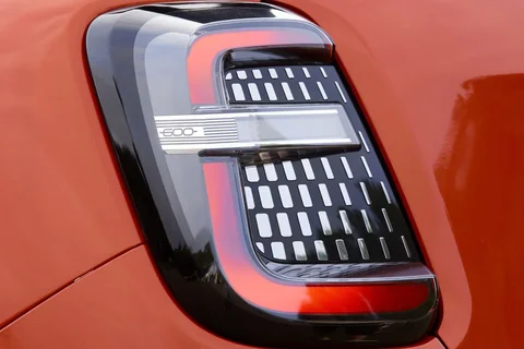 Fiat 600 Hybrid 110 La Prima 2025 view 3