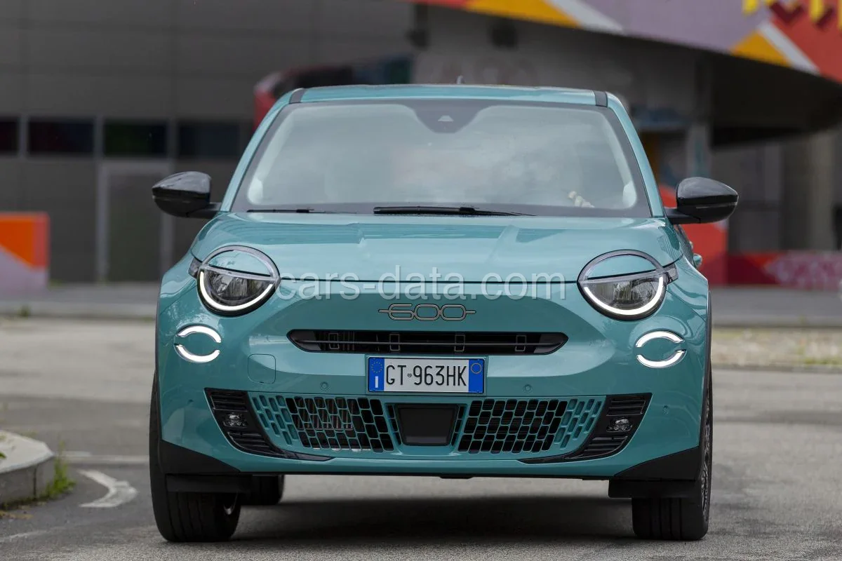 Fiat 600 600e Red 2023 front view