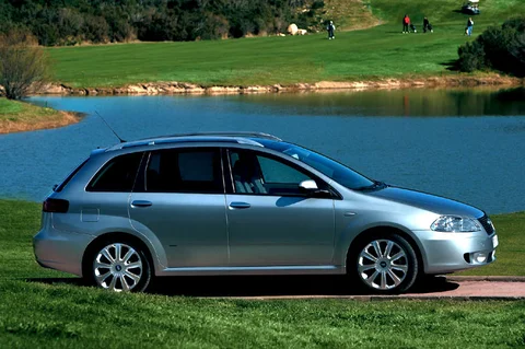 Fiat Croma 2.2 16v Dynamic 2005 view 2