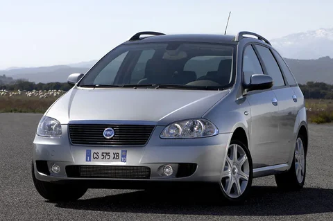 Fiat Croma 2.2 16v Dynamic 2005 view 5