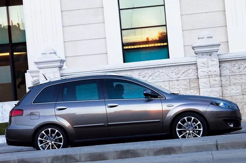 Fiat Croma 1.9 Multijet 8v 120 Active 2008 view 2