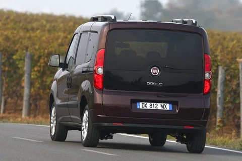 Fiat Doblò 1.4 16v Active 2010 view 2