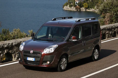 Fiat Doblò 1.4 16v Active 2010 view 3