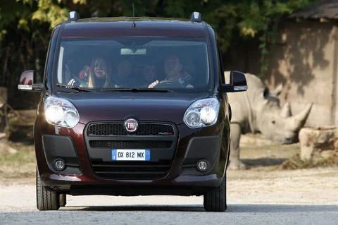 Fiat Doblò 1.4 16v Active 2010 view 9