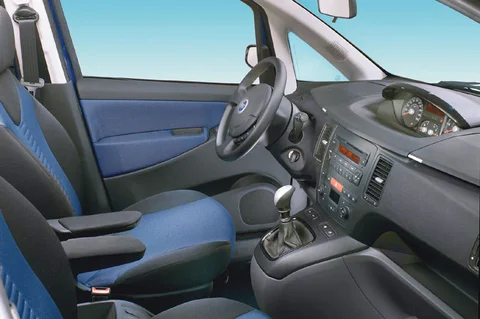 Fiat Idea 1.3 Multijet 16v 70 Dynamic 2005 view 2