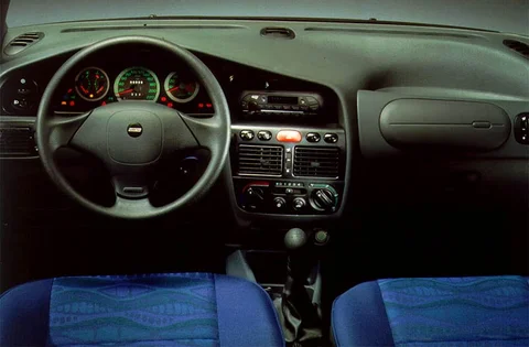 Fiat Palio Weekend 100 16v 1997 view 3