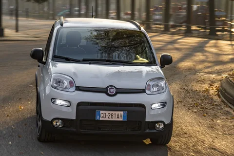 Fiat Panda 1.0 Hybrid Launch Edition 2020 view 3