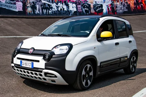 Fiat Panda 1.0 Hybrid City 2024 view 9