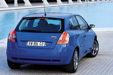 Fiat Stilo 1.6 16v Dynamic 2001 view 9
