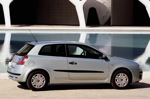Fiat Stilo 1.6 16v Dynamic 2001 view 3