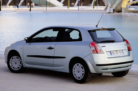 Fiat Stilo 1.6 16v Dynamic 2001 view 4