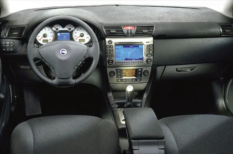 Fiat Stilo 1.6 16v Dynamic 2001 view 8