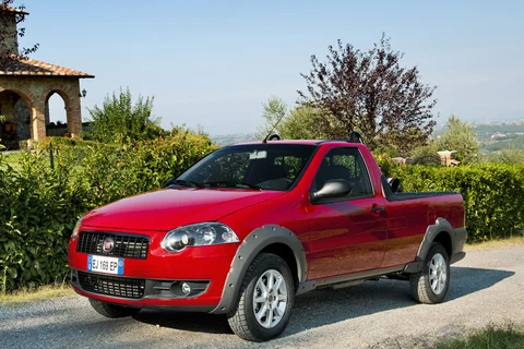 Fiat Strada 2012 front view