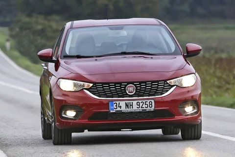 Fiat Tipo 1.3 MultiJet 16v Lounge 2016 view 5