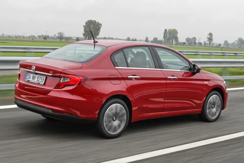 Fiat Tipo 1.3 MultiJet 16v Lounge 2016 view 6
