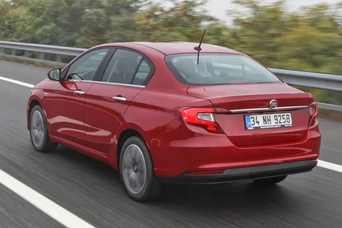Fiat Tipo 1.3 MultiJet 16v Lounge 2016 view 8