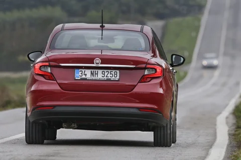 Fiat Tipo 1.3 MultiJet 16v Lounge 2016 view 9