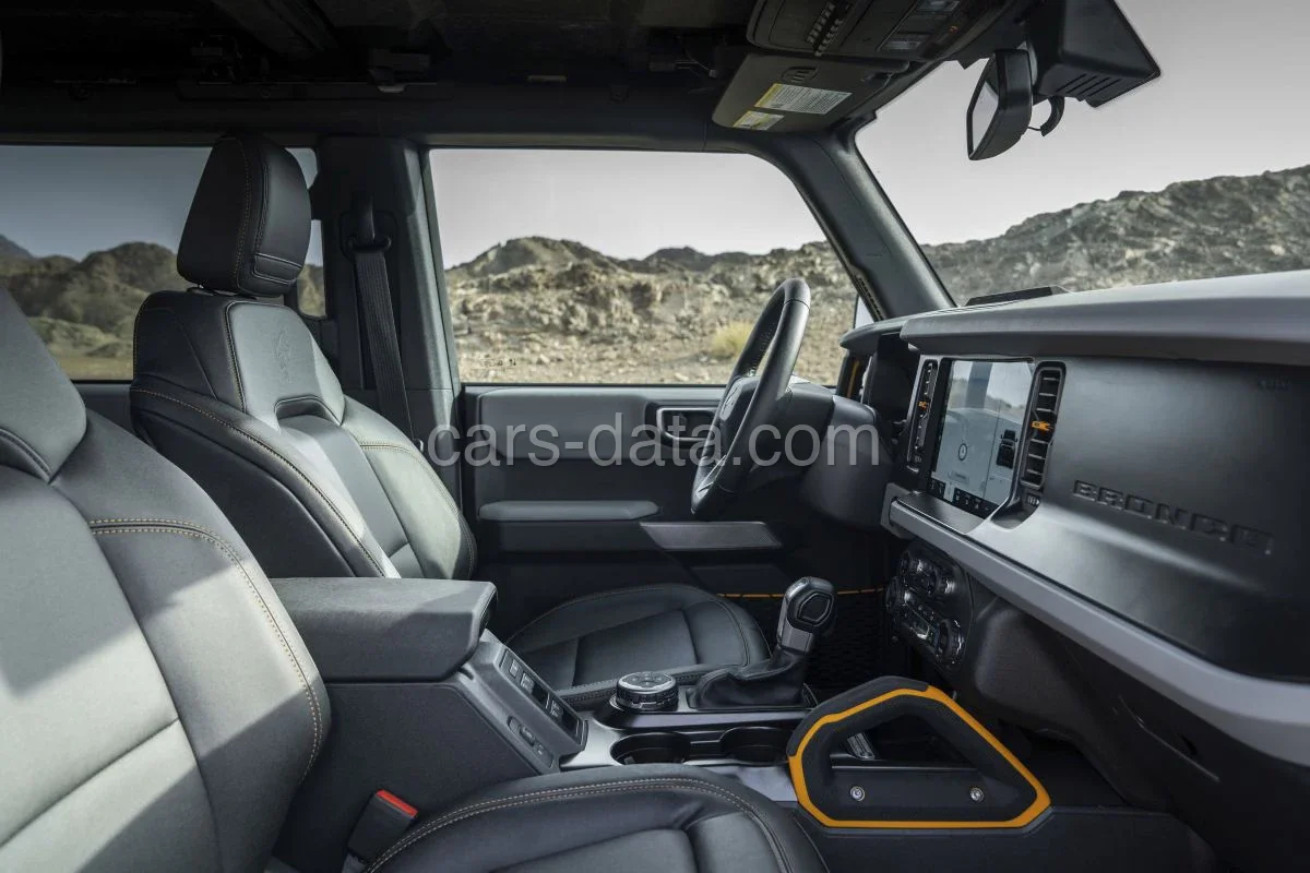 Ford Bronco 2.7 EcoBoost V6 Badlands 2024 front view