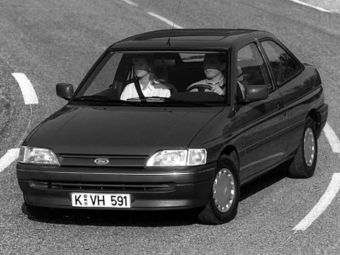 Ford Escort 1.4i CL 1990 view 3