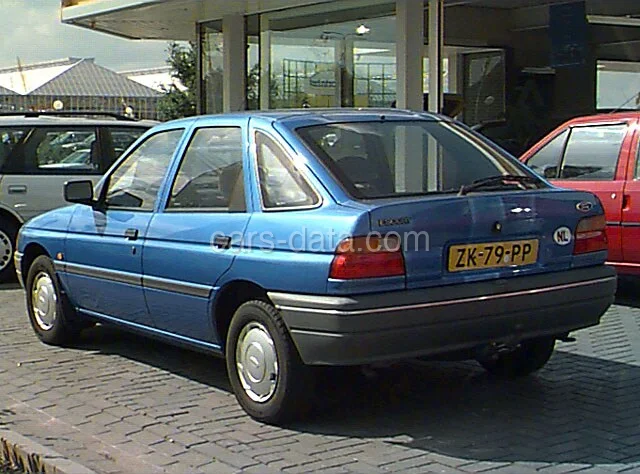 Ford Escort 1.6 CLX 1990 front view