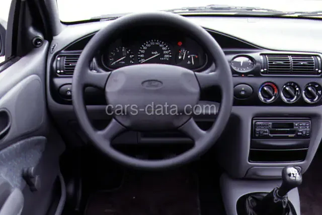 Ford Escort 1.8i CLX 1995 front view