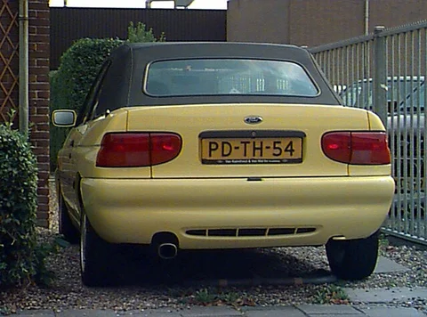 Ford Escort Cabriolet 1.4i Studio 1996 view 3