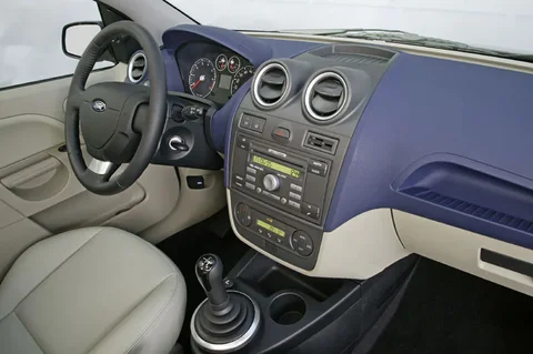 Ford Fiesta 1.3 2007 view 5