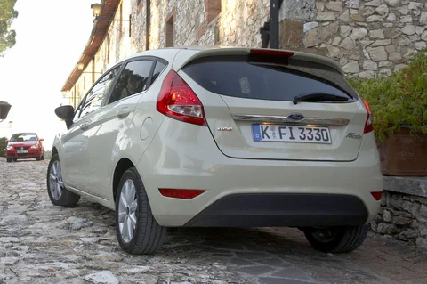 Ford Fiesta 1.6 Titanium 2008 view 3