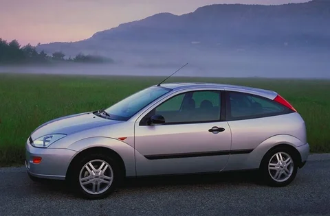 Ford Focus 2.0i 16V Trend 1998 view 3