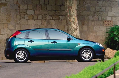 Ford Focus 2.0i 16V Trend 1998 view 3