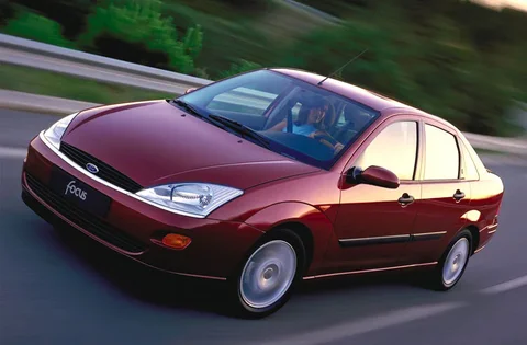 Ford Focus 2.0i 16V Ghia 1999 view 2