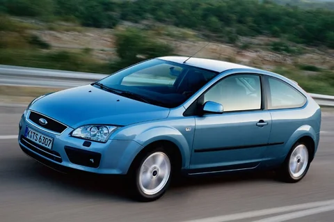 Ford Focus 2.0 TDCi Titanium 2004 view 3