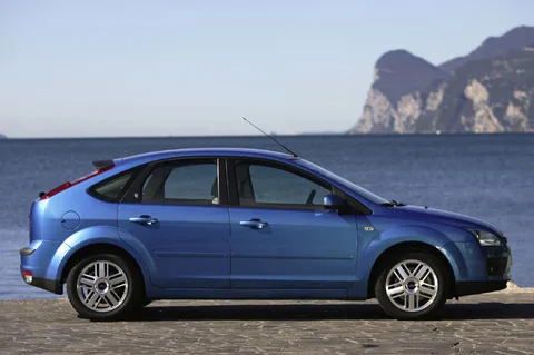 Ford Focus 2.0 TDCi Titanium 2004 view 5