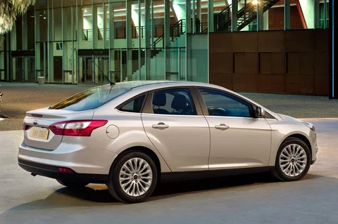 Ford Focus 2.0 TDCi 140hp Titanium 2011 view 3