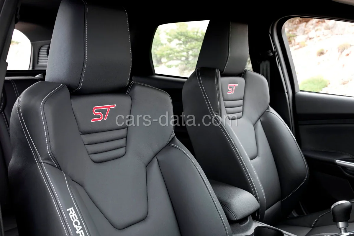 Ford Focus Wagon 2.0 EcoBoost ST-2 2012 front view