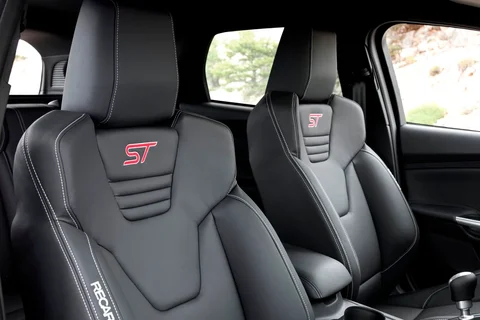 Ford Focus 2.0 EcoBoost ST-2 2012 view 2