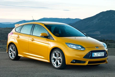 Ford Focus 2.0 EcoBoost ST-2 2012 view 5