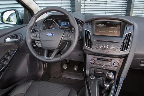 Ford Focus 1.5 EcoBoost 182hp Titanium 2016 view 3
