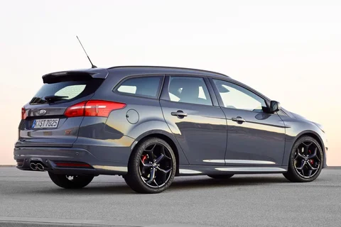 Ford Focus Wagon 2.0 EcoBoost ST-2 2015 view 3