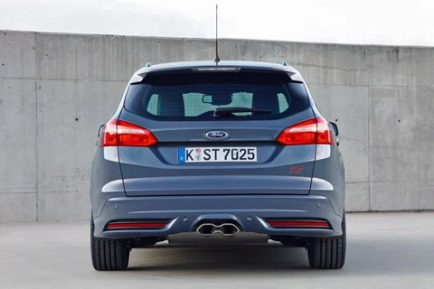 Ford Focus Wagon 2.0 EcoBoost ST-2 2015 view 4